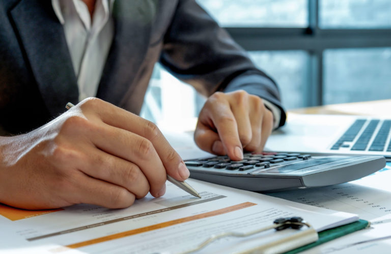 INVIABILIDADE DO PAGAMENTO MENSAL DO 13º SALÁRIO