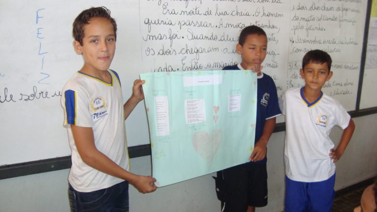 APRESENTANDO TRABALHO ESCOLAR