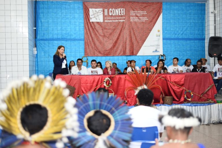 A AUTONOMIA ESCOLAR NO CENTRO DO DEBATE
