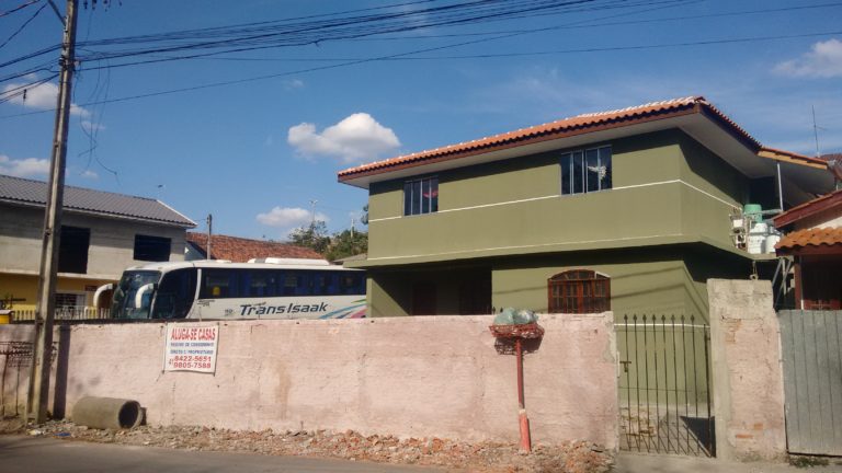 ALUGA-SE CASAS OU ALUGAM-SE CASAS?