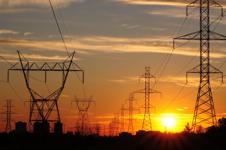 ENERGIA ELÉTRICA COMO UM SERVIÇO ESSENCIAL