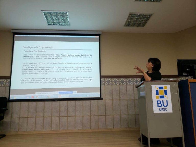 O PROFISSIONAL ARQUIVISTA E O MARKETING