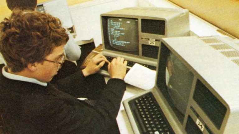 O MUNDO E A REVOLUÇÃO DOS COMPUTADORES