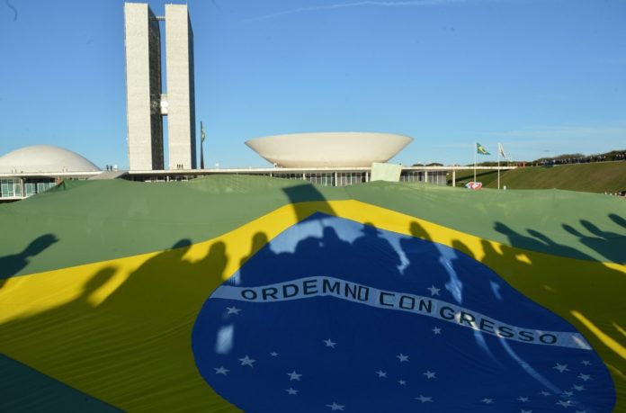 Bandeira do Brasil diante do congresso trabalhos escolares