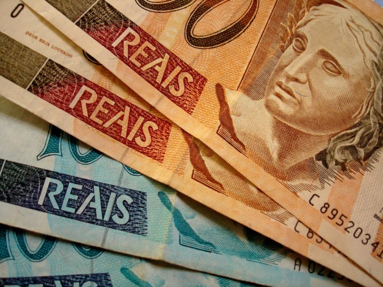 DIFERENÇAS ENTRE MACROECONOMIA E MICROECONOMIA