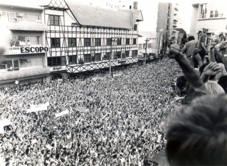 COMO ESTÃO REPRESENTADOS OS MOVIMENTOS SOCIAIS NO BRASIL?