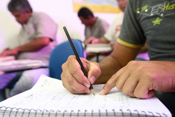 A Poética e a Crítica na Educação de jovens e adultos